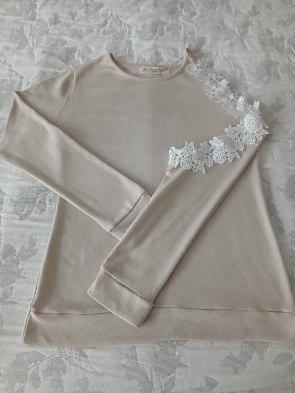 Artistic Taste - Lace Applique Sleeve Cold Shoulder Top - XS
